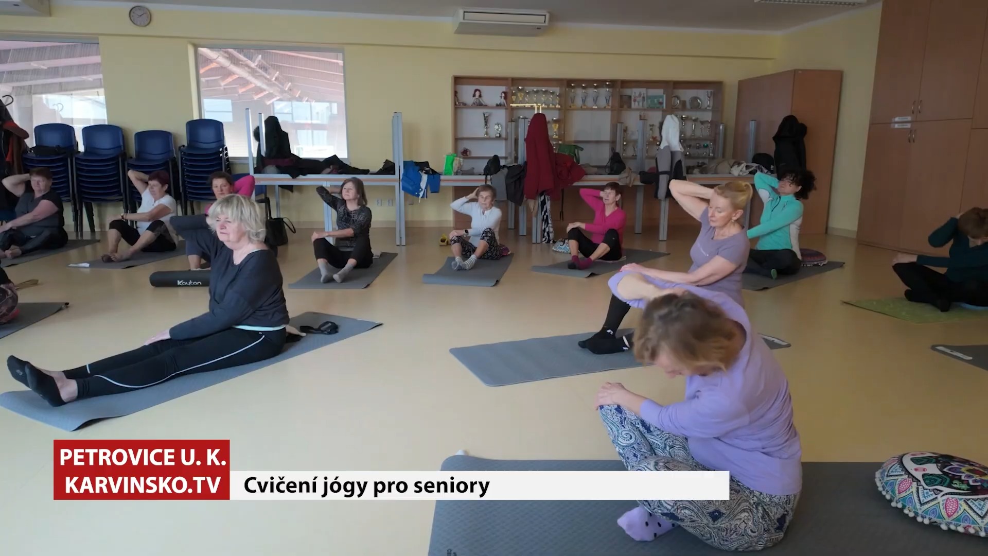 Cvičení jógy pro seniory