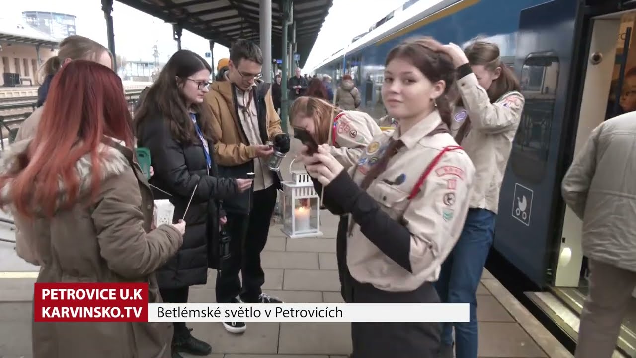 Petrovičtí skauti Jukiové přivezli Betlémské světlo